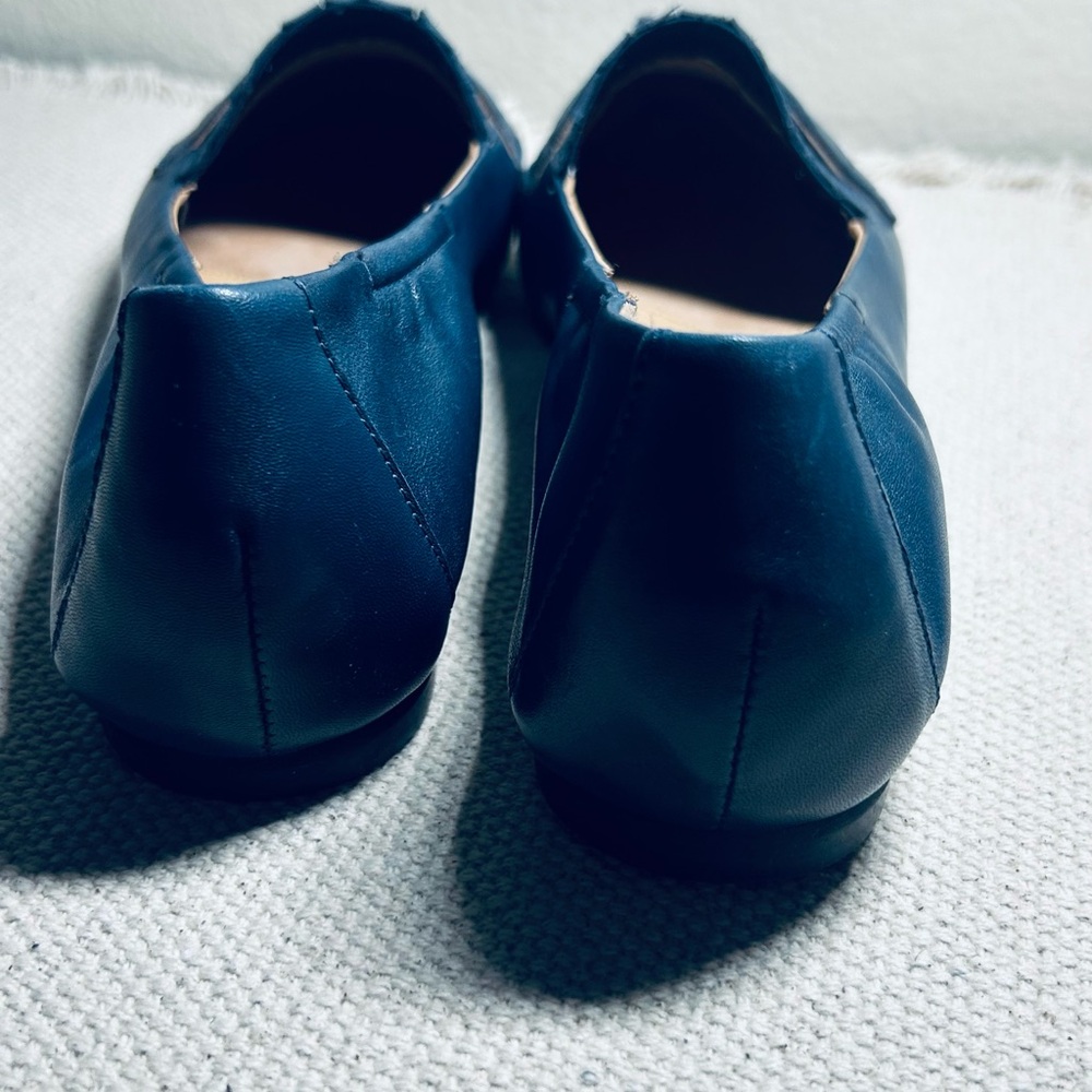 Trotters Classic Navy Flats - Picture 4 of 13